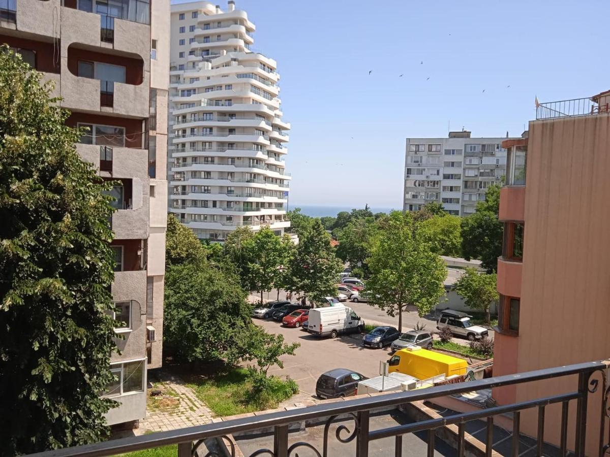 Flora Beach Apartaments Burgasz Kültér fotó