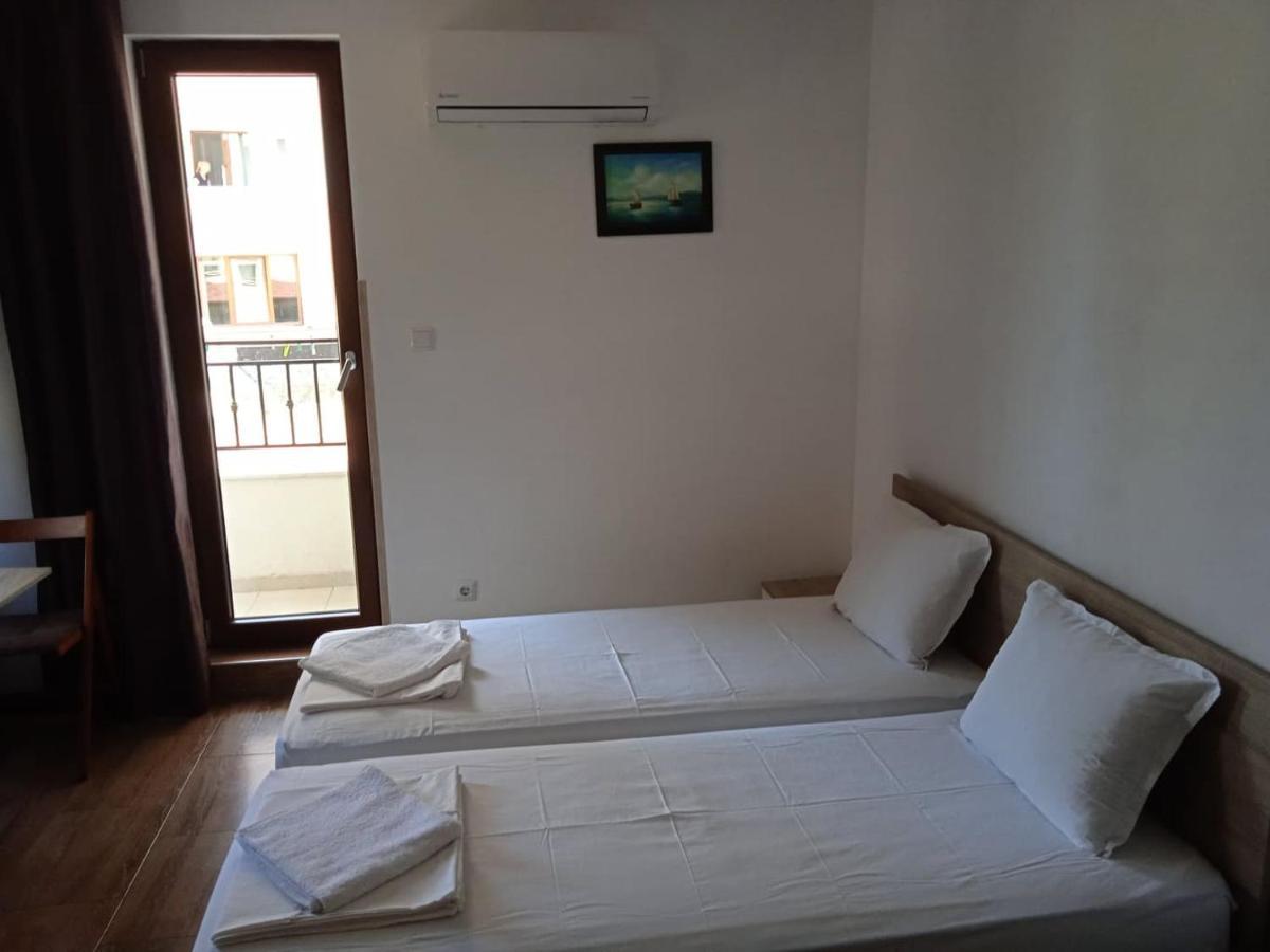 Flora Beach Apartaments Burgasz Kültér fotó
