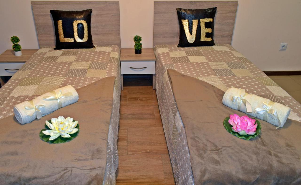 Flora Beach Apartaments Burgasz Kültér fotó