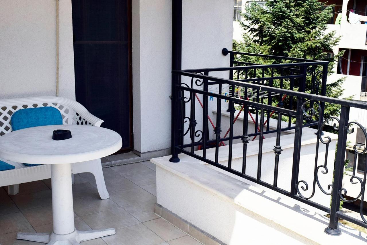 Flora Beach Apartaments Burgasz Kültér fotó