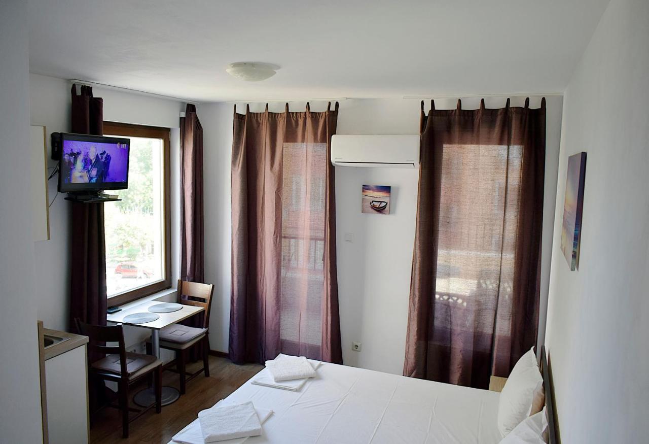 Flora Beach Apartaments Burgasz Kültér fotó