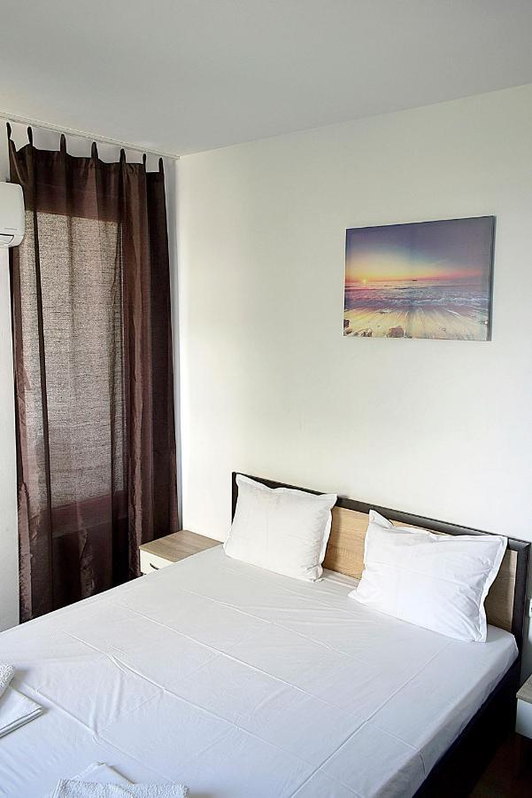 Flora Beach Apartaments Burgasz Kültér fotó