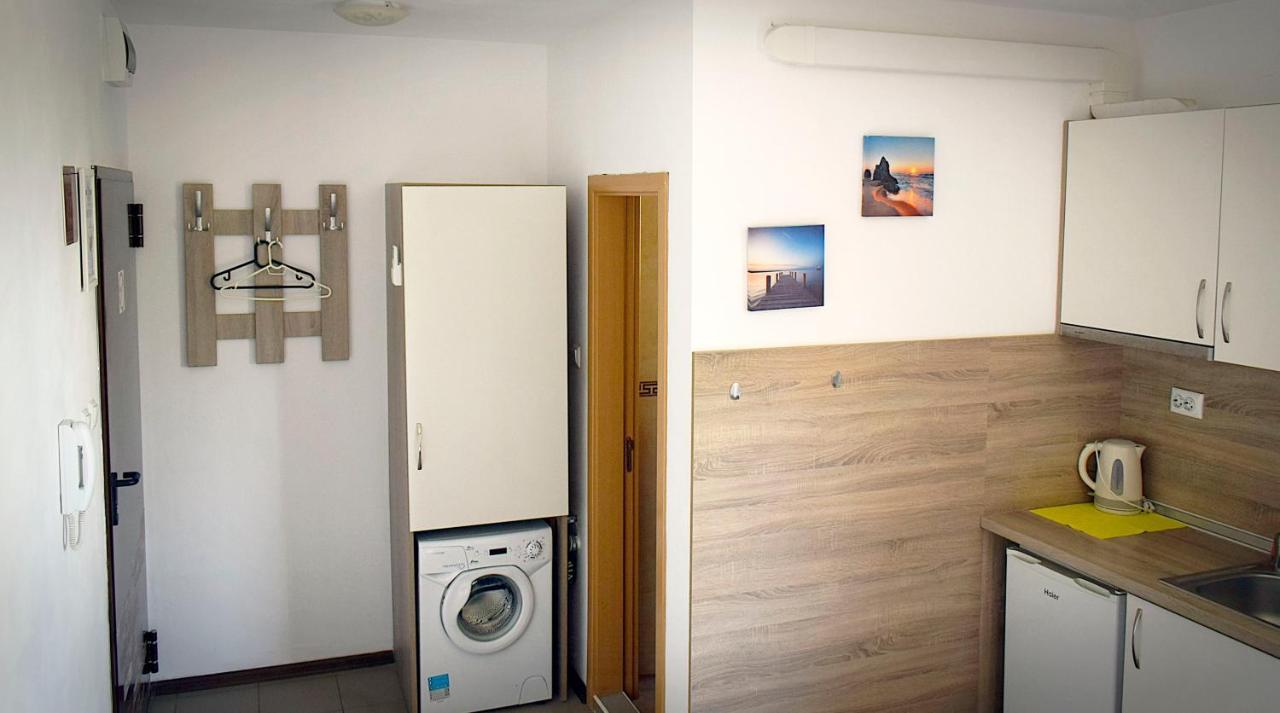 Flora Beach Apartaments Burgasz Kültér fotó