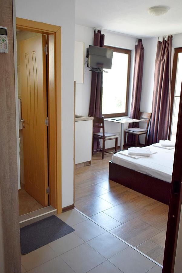 Flora Beach Apartaments Burgasz Kültér fotó