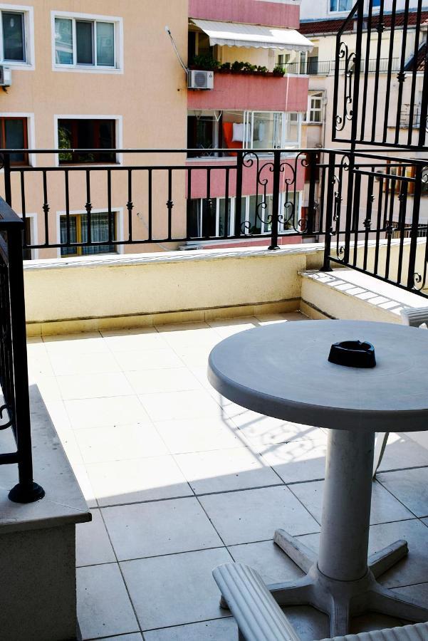 Flora Beach Apartaments Burgasz Kültér fotó