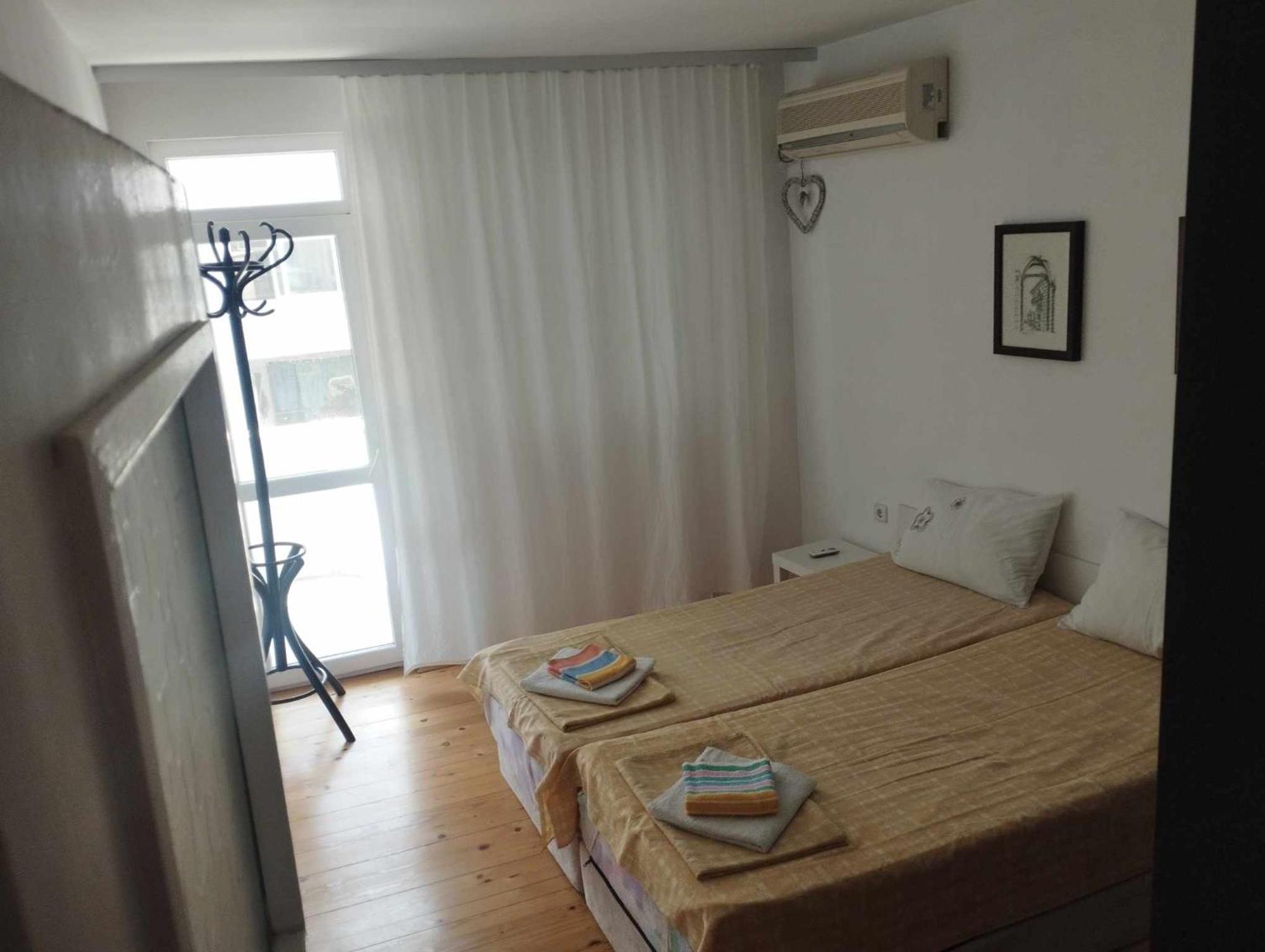 Flora Beach Apartaments Burgasz Kültér fotó