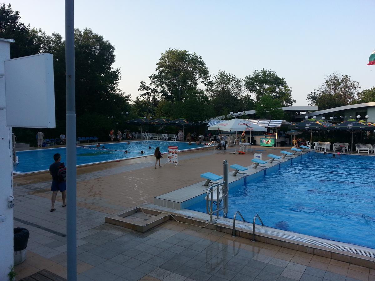 Flora Beach Apartaments Burgasz Kültér fotó