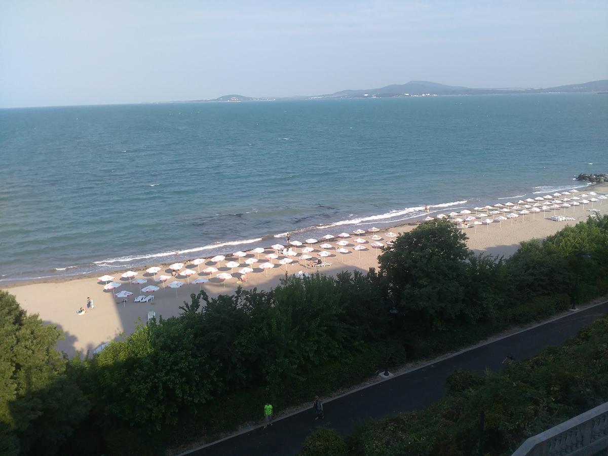 Flora Beach Apartaments Burgasz Kültér fotó