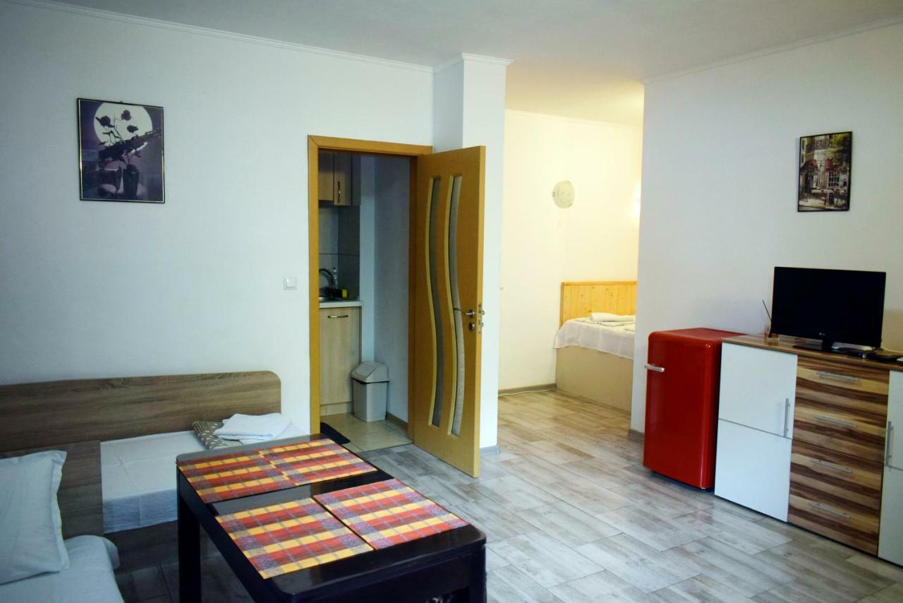Flora Beach Apartaments Burgasz Kültér fotó