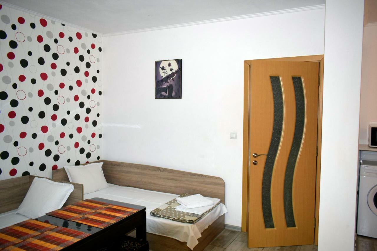 Flora Beach Apartaments Burgasz Kültér fotó