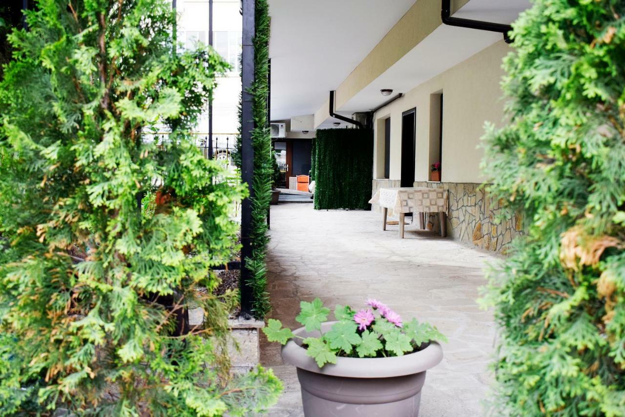 Flora Beach Apartaments Burgasz Kültér fotó